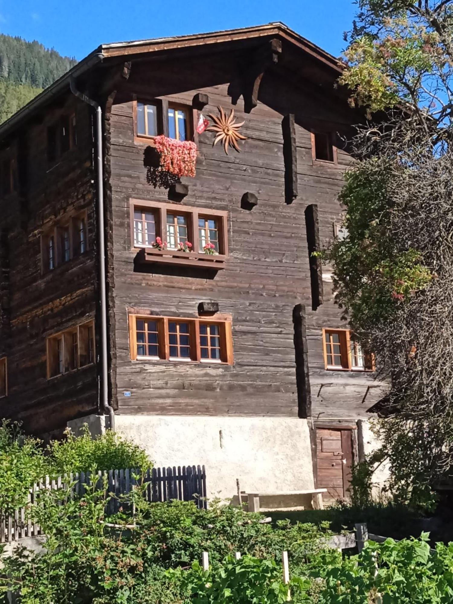 Heimeliges Walliserhaus Fiesch Exterior photo
