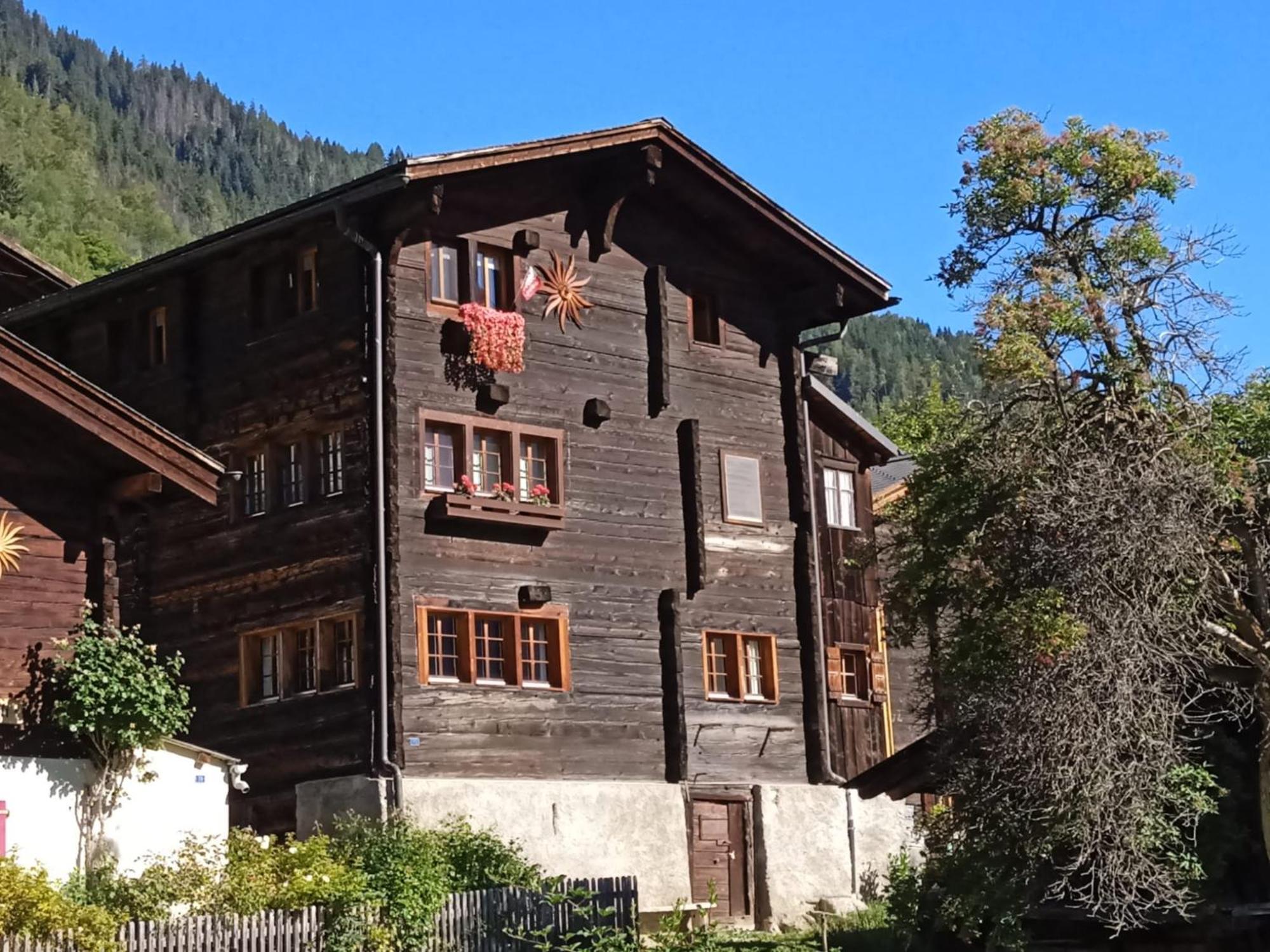 Heimeliges Walliserhaus Fiesch Exterior photo